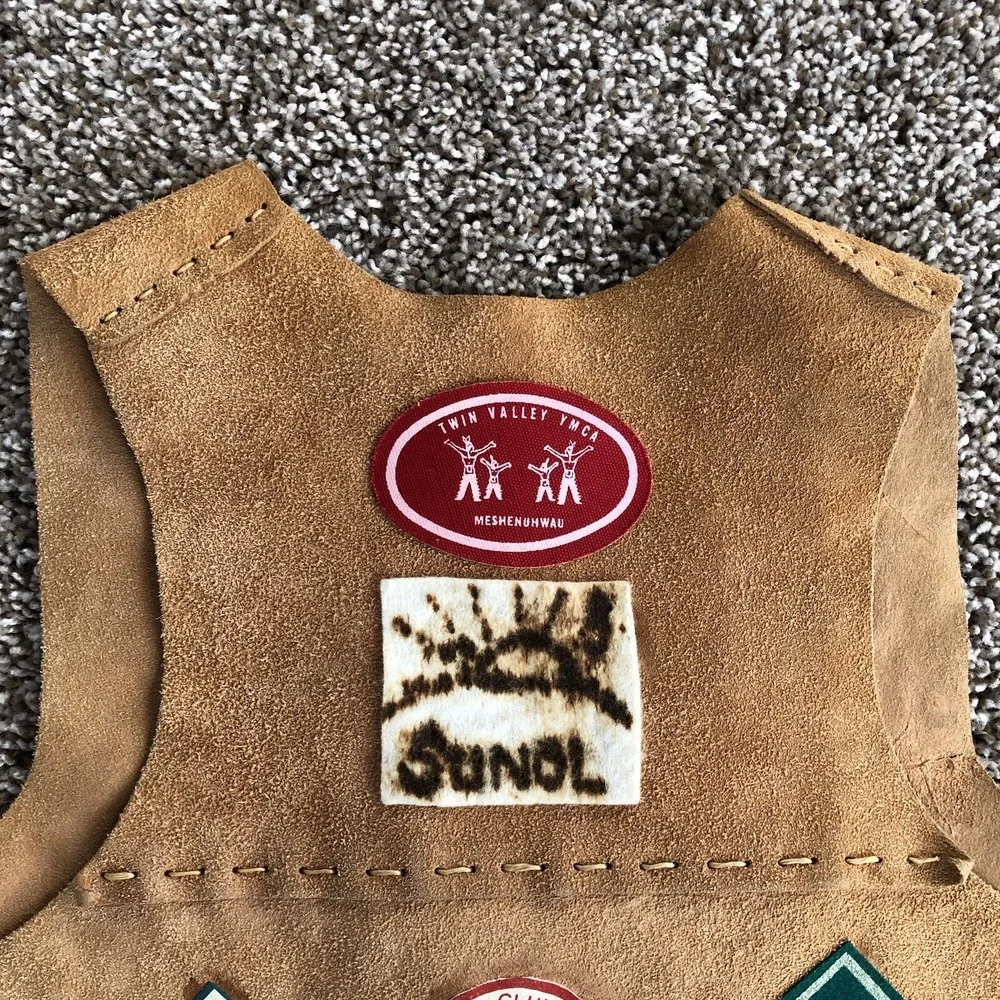 Vintage 70s Indian Guides YMCA Leather Kids Vest Patches Loma Mar CA Twin Valley
